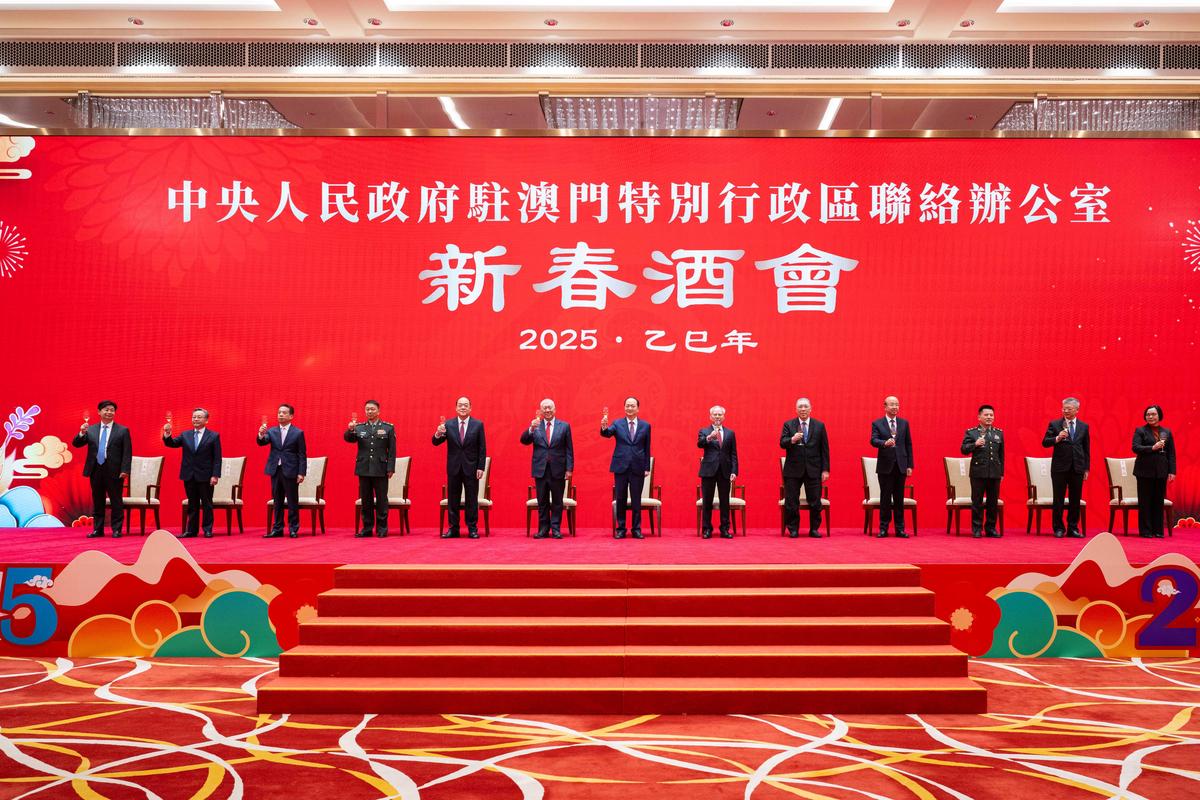 2025澳门全年資料免費大全和考生排队摸985车牌与